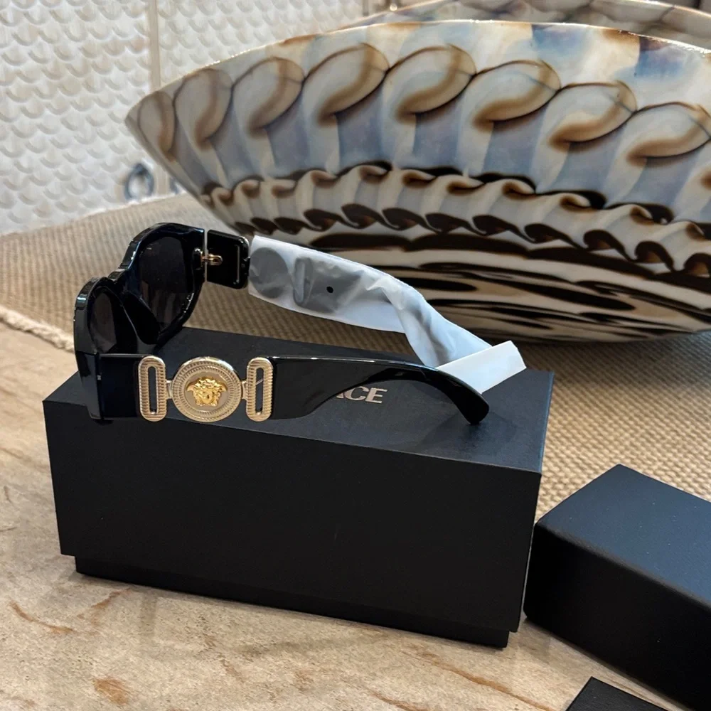 Versace Elegant Black VR Headset